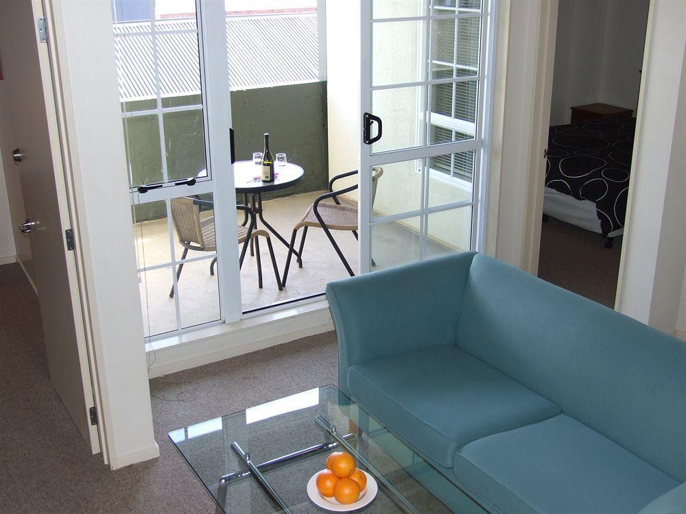 Courtenay Village Wellington Luaran gambar